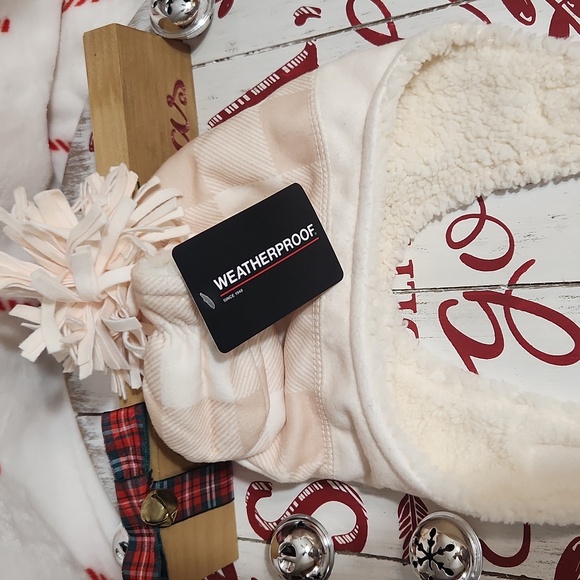 WEATHERPROOF hat And Mittens Set - Picture 13 of 13